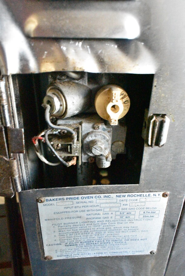 Bakers Pride GS805 Stainless Steel Commercial Natural Gas Powered Single Deck Pizza Oven on Metal Legs. 60,000 BTU. - Image 6 of 7