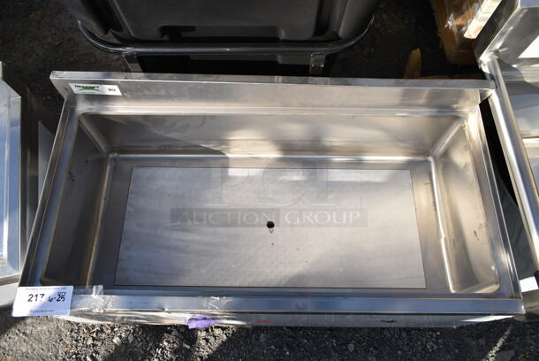 BRAND NEW SCRATCH AND DENT! Regency 600IB1836CP 18" x 36" Underbar Ice Bin with 7 Circuit Post-Mix Cold Plate and Bottle Holders - 79 lb. No Legs.  - Image 3 of 4