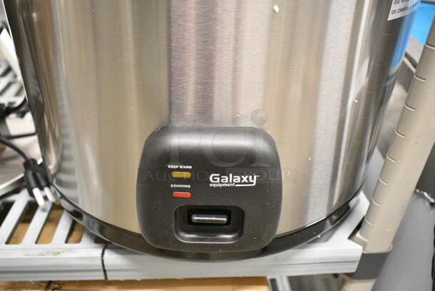 BRAND NEW SCRATCH AND DENT! Galaxy 177RCSG60 60 Cup (30 Cup Raw) Electric Rice Cooker / Warmer. 120 Volts, 1 Phase. Tested and Working! - Image 3 of 7