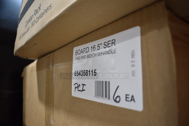 PALLET LOT of 20 BRAND NEW Boxes Including 2 Box 130D66UF Choice 6 1/2" x 6 1/4" Unprinted Plastic Deli Saddle Bag with Flip Top - 2000/Case, 500COLLAR Choice Printed Coffee Cup Sleeve, 795PTOWHT4 Choice 7 7/8 x 5 1/2" x 3 1/2" White Microwavable Folded Paper #4 Take-Out Container - 160/Case, 500CC9 Choice 9 oz. Clear PET Customizable Plastic Squat Cold Cup - 1000/Case, 127RD16BULK Choice 16 oz. Customizable Microwavable Translucent Round Deli Container - 500/Case, 2 Box 612W65 Choice Insulated Foil Sandwich Wrap Sheets 14" x 16" - 1000/Case, 600UT2472S Regency Adjustable Stainless Steel Work Table Undershelf for 24" x 72" Tables - 18 Gauge, 129MCS28B Choice 28 oz. Black Rectangular Microwavable Heavy Weight Container with Lid 8 3/4" x 6 1/4" x 1 3/4" - 150/Case, 5014046XXH Lavex Pro 45 Gallon 3 Mil 40" x 46" Low Density Heavy-Duty Industrial Contractor Black Trash Bag / Can Liner - 50/Case, 500MFTN Lavex Natural Brown Kraft M-Fold (Multifold) Towel - 4000/Case, 654358115 Boska Friends 16 1/2" Extra-Large Round Beech Wood Serving Board with Handle, 2 Count Donut Boxes, 5008W Choice 8 oz. Tall White Poly Paper Hot Cup - 1000/Case, 622KPT400 Regency 400 lb. Keg and Pail Truck KPT-400, 215PCGDCAP CaterGator Rotomolded Extreme Outdoor Cooler / Ice Chest Drain Cap, AP241029 All Points 24-1029 10 1/2" Cast Iron Front Top Range Burner, 612FL4OZCO Choice 4 oz. Round Foil Ramekin Cup with Board Lid - 500/Case, Axe Handle. 20 Times Your Bid! - Image 8 of 12