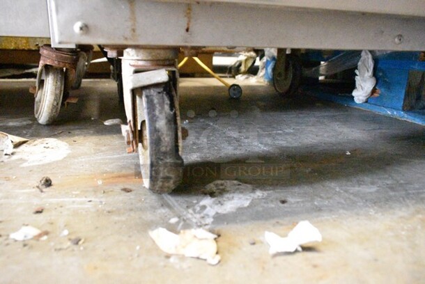 Alto Shaam Stainless Steel Commercial Heated Holding Cabinet on Commercial Casters.  Cannot Test Due To Plug Style - Image 5 of 10