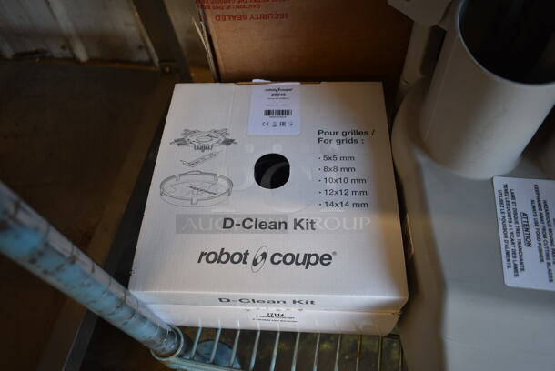 BRAND NEW SCRATCH AND DENT! Robot Coupe R 301 U Series D Stainless Steel Commercial Countertop Food Processor w/ Bowl, Lid, Continuous Feed Head, Grater Blade, Slicer Blade, S Blade and D Clean Kit. 120 Volts, 1 Phase. Tested and Working! - Image 9 of 12