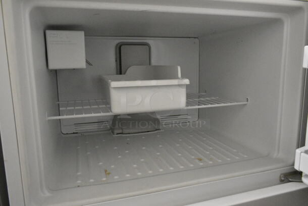Maytag M1TXEGMYW01 Metal Cooler w/ Freezer. 115 Volts, 1 Phase. Tested and Working! - Image 2 of 7