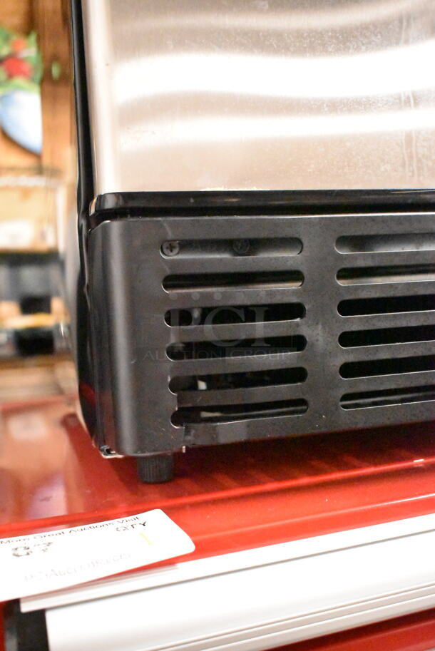 BRAND NEW SCRATCH AND DENT! Whynter UIM-155 15" Built In Ice Maker Machine Stainless Steel 12lb. 115 Volts, 1 Phase. Tested and Working! - Image 3 of 8