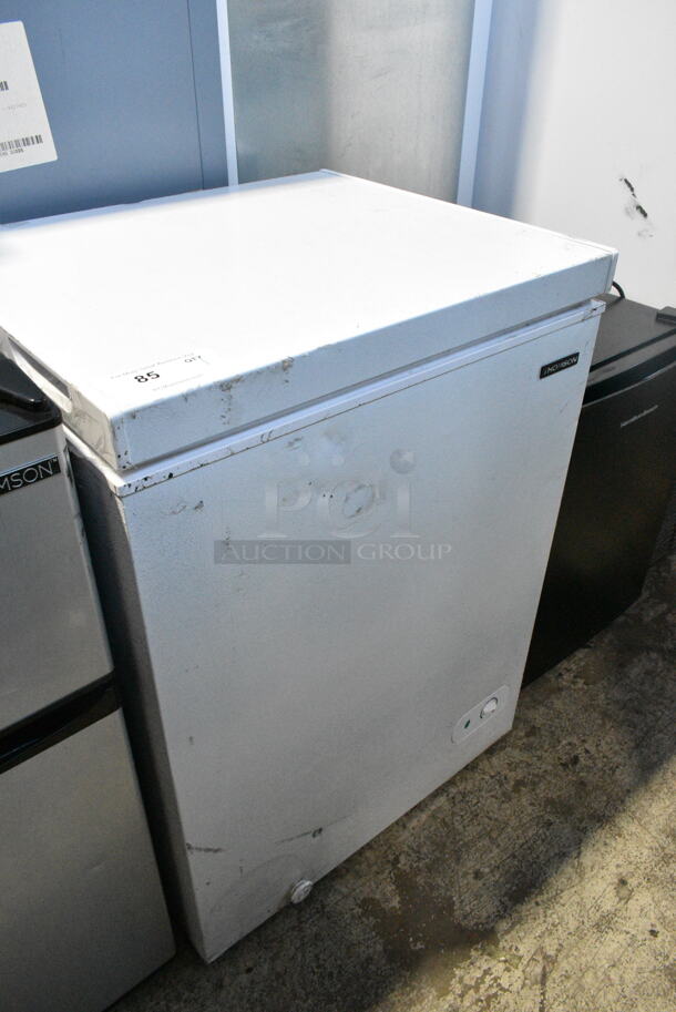 Thomson TFRF520-B-SM Metal Chest Freezer w/ Hinge Lid. 115 Volts, 1 Phase. Tested and Working! - Image 1 of 6