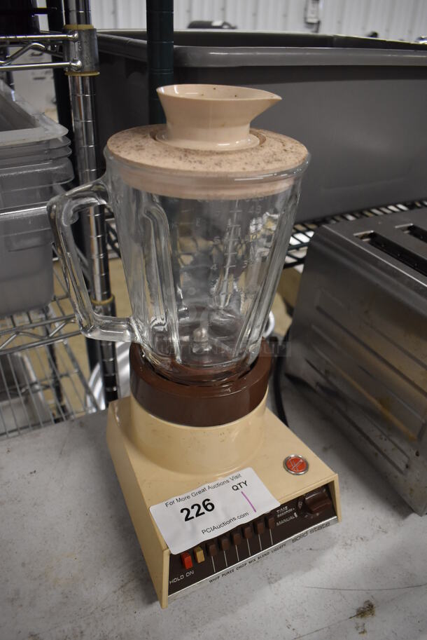 Hoover 8975 Metal Countertop Blender w/ Pitcher. 120 Volts, 1 Phase. 9x8x16. Tested and Working! - Image 3 of 5