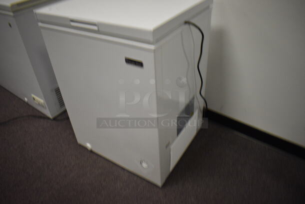 Magic Chef HMCF5W3 Free Standing Freezer. Tested and Working (Main Building) - Image 3 of 11