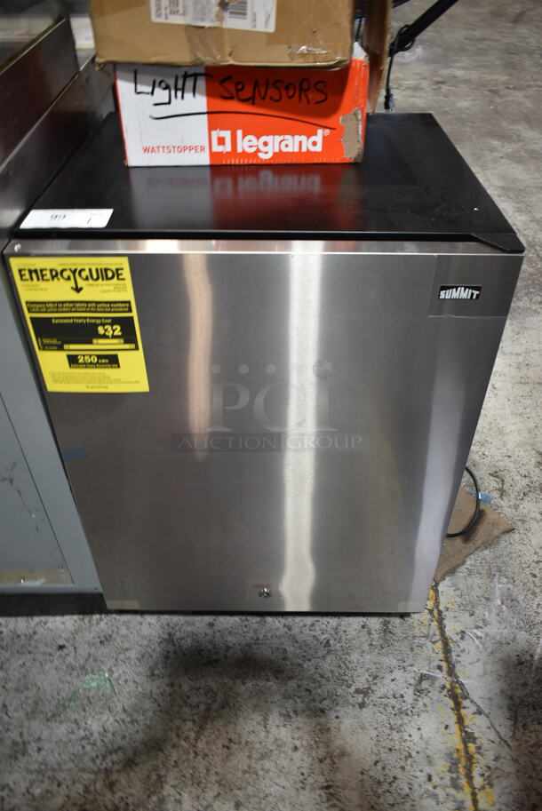 BRAND NEW SCRATCH AND DENT! Summit AL54 Stainless Steel Mini Cooler. Tested and Working! - Image 1 of 8