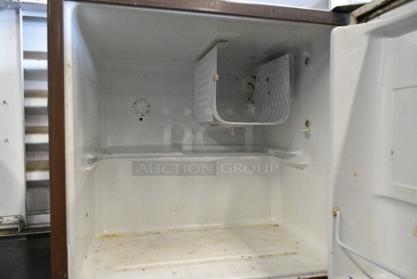 Sanyo SR-170X Mini Cooler. 115 Volts, 1 Phase. Tested and Working! - Image 3 of 5