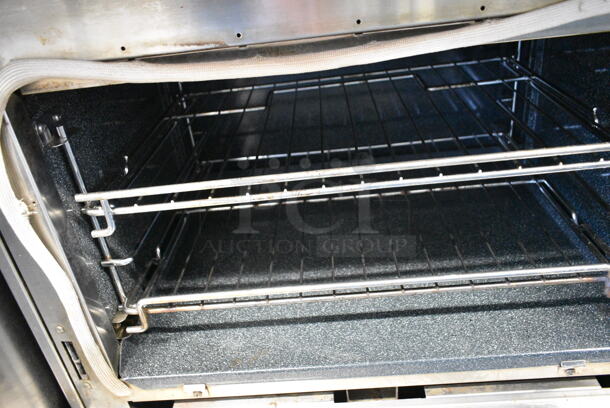 Thermador Stainless Steel Natural Gas Powered 4 Burner Range w/ Oven.  - Image 3 of 9