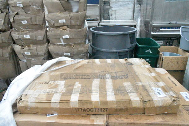 BRAND NEW SCRATCH AND DENT! Avantco 177AOGT3627 35 7/8" x 27" x 4" Add-On 6 Burner Griddle Top. May Be Missing Pieces.  - Image 2 of 3