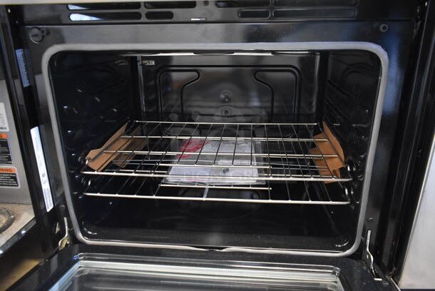 Frigidaire LFEW3026TFC Stainless Steel Electric Powered Oven. 120/208-240 Volts, 1 Phase.  - Image 3 of 4