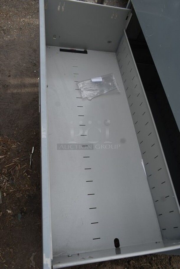 Gray Metal 4 Drawer Filing Cabinet.  - Image 5 of 6