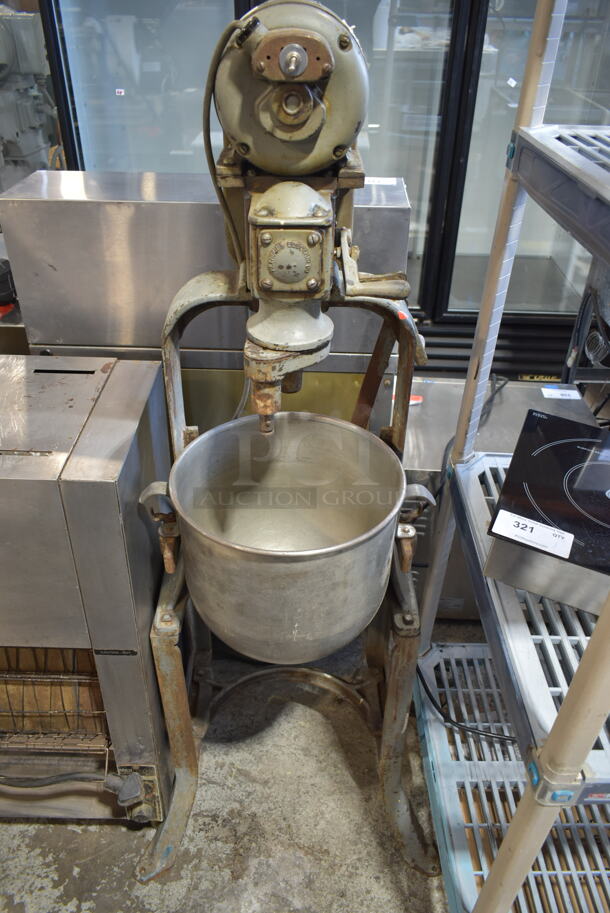 Reynolds 222 Metal Commercial Floor Style 22 Quart Planetary Dough Mixer w/ Metal Mixing Bowl. 115 Volts, 1 Phase. Tested and Working!