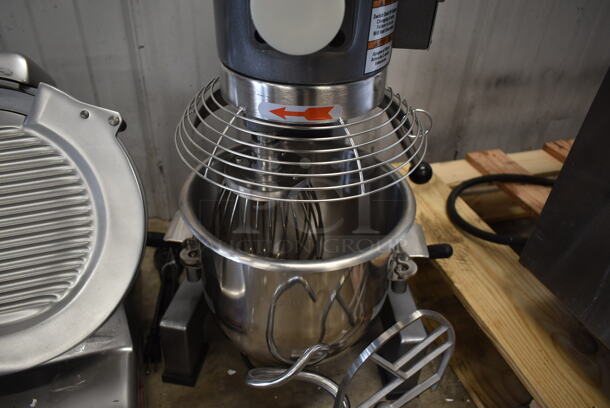 BRAND NEW SCRATCH AND DENT! Avantco MX10H Metal Commercial Countertop 10 Quart Planetary Dough Mixer w/ Stainless Steel Mixing Bowl, Bowl Guard, Dough Hook, Paddle and Whisk Attachments. 120 Volts, 1 Phase. Tested and Working! - Image 5 of 10