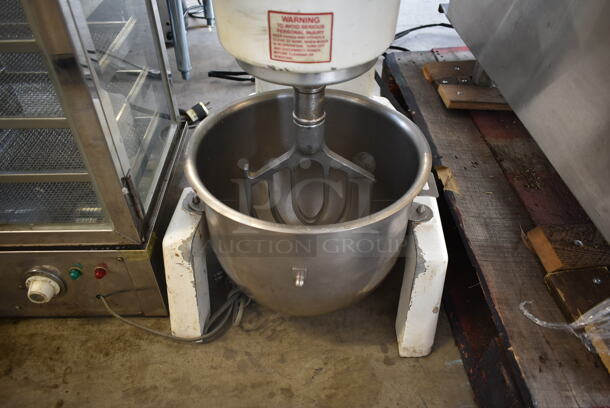Berkel EF20 Metal Commercial 20 Quart Planetary Dough Mixer w/ Stainless Steel Mixing Bowl and Paddle Attachment. 110 Volts, 1 Phase. Tested and Powers On But Parts Do Not Move - Image 3 of 7