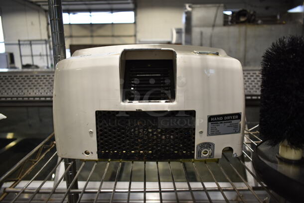 Royal Dryer HK-2200ES Metal Wall Mount Hand Dryer. 110/120 Volts, 1 Phase.  - Image 3 of 4