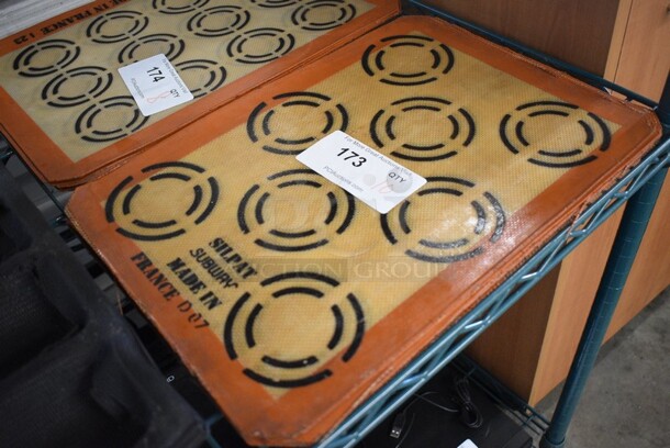 10 Orange Silform Baking Pan Liners. 11.5x16.5. 10 Times Your Bid! - Image 2 of 3