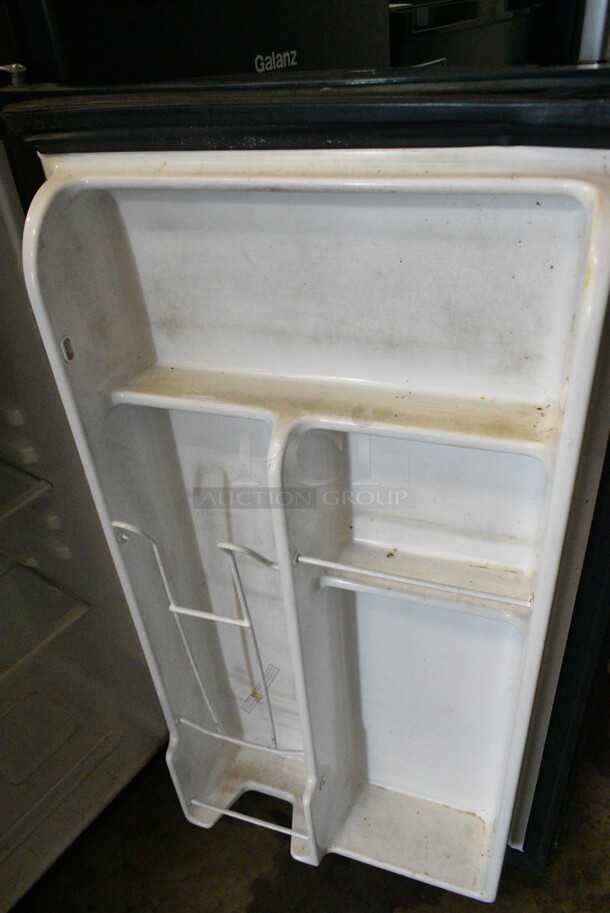 Tramontina 80901/100 Metal Mini Cooler. 115 Volts, 1 Phase. Tested and Powers On But Does Not Get Cold - Image 4 of 5