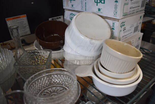 ALL ONE MONEY! Tier Lot of Various Items Including Glass Bowls, Ceramic Bowls and BRAND NEW IN BOX Piatto Cappuccino Blu Saucers - Image 5 of 8