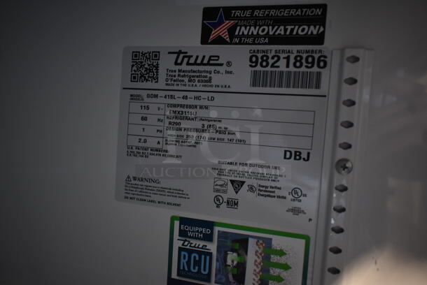 2019 True GDM-41SL-48-HC-LD Metal Commercial 2 Door Reach In Cooler Merchandiser w/ Poly Coated Racks. 115 Volts, 1 Phase. Tested and Working! - Image 5 of 5