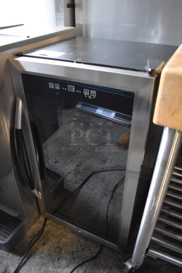 Avanti BCA306SS-IS Metal Commercial Mini Cooler Merchandiser. 115 Volts, 1 Phase. Tested and Working! - Image 2 of 5