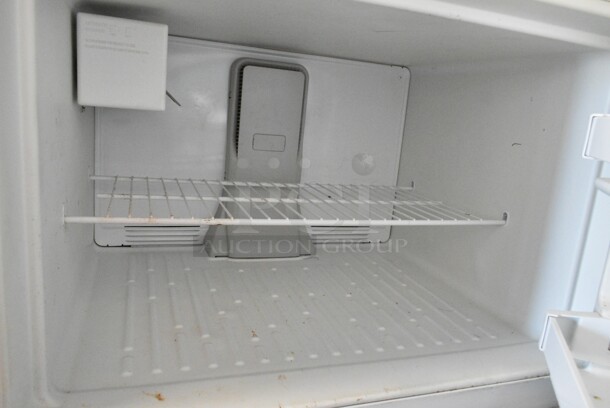 Maytag M1TXEGMYW01 Metal Cooler w/ Freezer. 115 Volts, 1 Phase. Tested and Powers On But Does Not Get Cold - Image 3 of 7