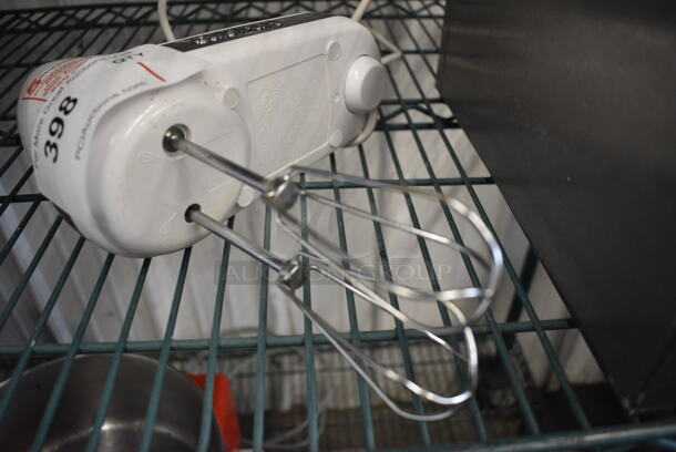 Cuisinart Hand Mixer w/ 2 Metal Whisks. 8x3x12. Tested and Working! - Image 3 of 3