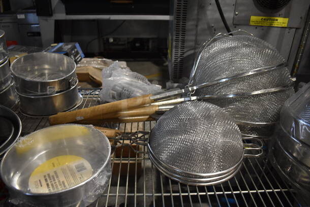 ALL ONE MONEY! Tier Lot of Various BRAND NEW Items Including Metal Baking Pans and Strainers - Image 3 of 5