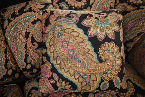 SHOW ROOM QUALITY! Henredon Paisley Patterned 2 Cushion Couch w/ 2 Pillows. - Image 5 of 9