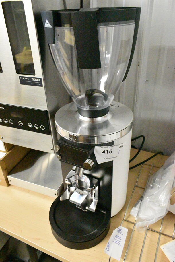 BRAND NEW SCRATCH AND DENT! Mahlkonig 10AE80WGNSW E80W GBS 4 lb. White Grind-by-Sync Espresso Grinder. Tested and Working! - Image 3 of 9