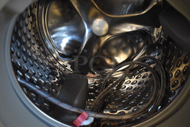 Bosch WNM55 Metal Front Load Washer. 220-240 Volts. 23.5x25x34 - Image 7 of 8