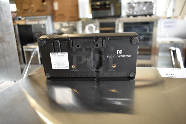 BRAND NEW SCRATCH AND DENT! Taylor TE30WD Stainless Steel Commercial Countertop Battery Powered Scale. - Image 5 of 11