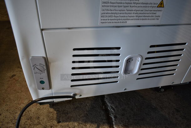 Galaxy 177ICFC9HC Metal Commercial Chest Freezer Merchandiser w/ 2 Poly Coated Baskets. 110 Volts, 1 Phase. Tested and Working! - Image 7 of 9