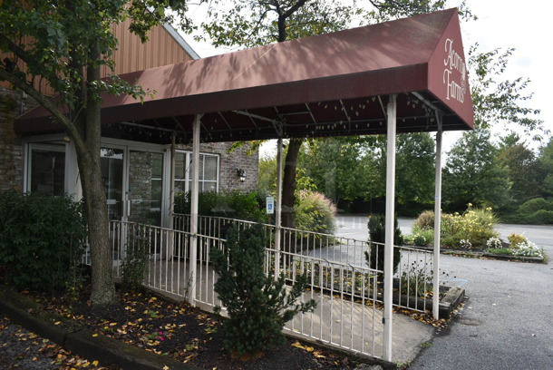 Acorn Farms Awning w/ Lights. BUYER MUST REMOVE. (outside) - Image 3 of 8