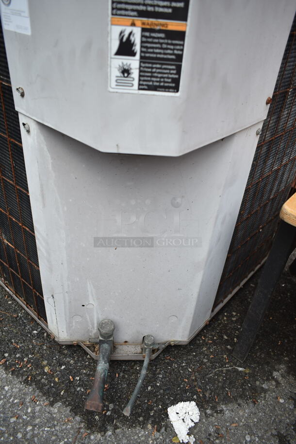 38CKC060300 Metal Commercial Air Conditioner. 208/230 Volts, 1 Phase.  - Image 2 of 5