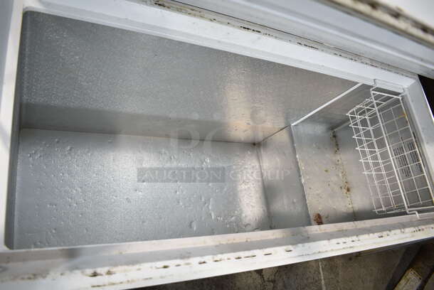 Kenmore KLFC015MWDO Metal Chest Freezer w/ Hinge Lid. 115 Volts, 1 Phase. Tested and Working! - Image 2 of 3