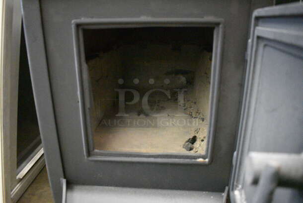 The Boss Black Metal Wood Stove. 21x41x31 - Image 4 of 6