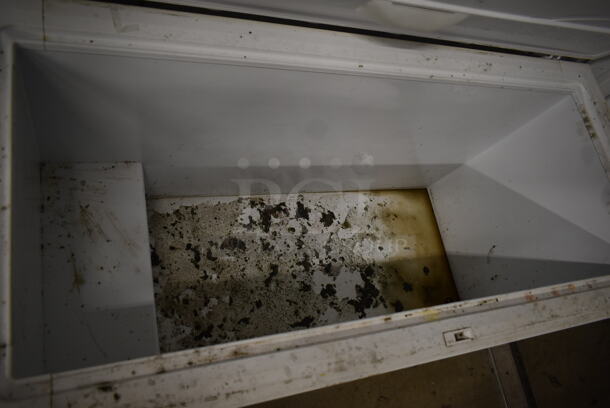2017 Kenmore 253.12812510 Metal Chest Freezer w/ Hinge Lid. 115 Volts, 1 Phase. Tested and Working! - Image 3 of 4