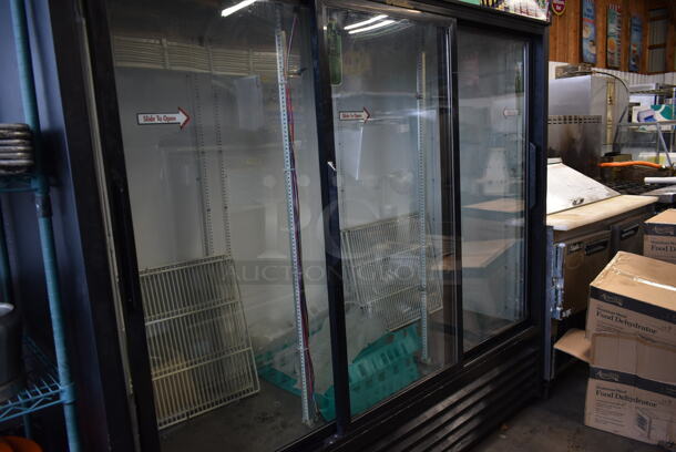 True GDM-69 Metal Commercial 3 Door Reach In Cooler Merchandiser w/ Poly Coated Racks. 115 Volts, 1 Phase. Tested and Working! - Image 3 of 9