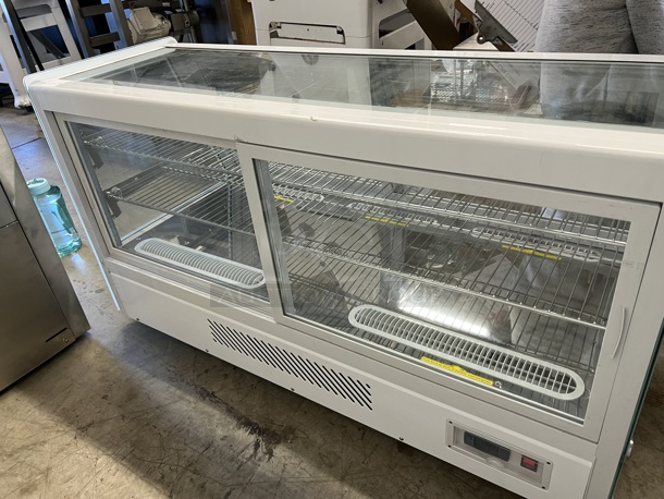 BRAND NEW SCRATCH AND DENT! Avantco 360BCSS48HCW Metal Commercial Floor Style Refrigerated Display Case Merchandiser. 115 Volts, 1 Phase. 48x23x27. Tested and Working! - Image 3 of 11