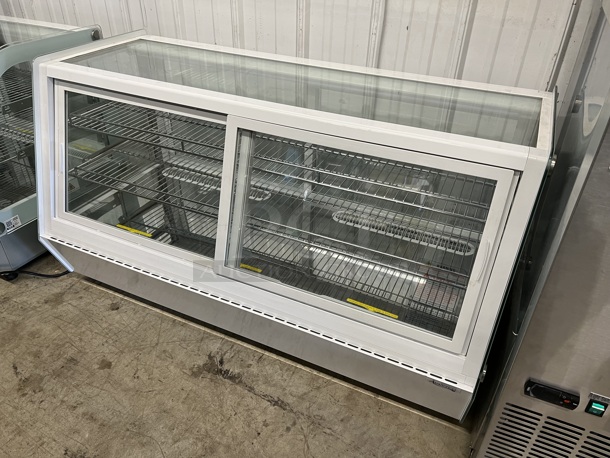 BRAND NEW SCRATCH AND DENT! Avantco 360BCSS48HCW Metal Commercial Floor Style Refrigerated Display Case Merchandiser. 115 Volts, 1 Phase. 48x23x27. Tested and Working! - Image 4 of 11
