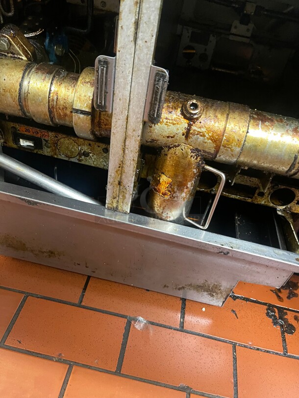 Working! Pitco Frialator SSH55 6 Bank (12 Baskets ) Commercial Gas Fryer with Filtration System Tested and Working! - Image 6 of 10