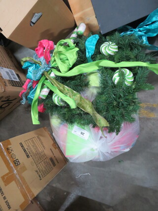 One Lot Of Assorted Decor.