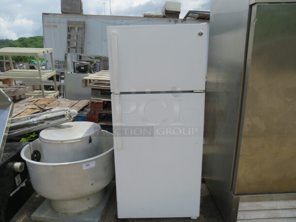 One GE Household Refrigerator/Freezer. Model# GTS16DTHMRWW. 110-127 Volt. 28X31X64. FREEZER ONLY Working! - Image 1 of 3