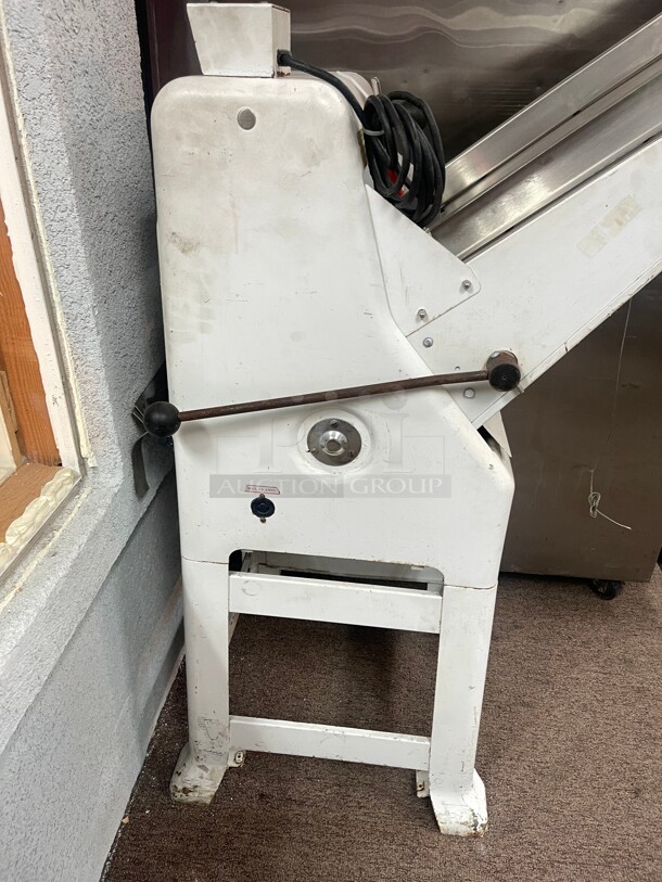 Working! Oliver 797 Commercial Bread Slicer Floor Model 1/2 HP NSF 115 Volt Tested and Working! - Image 2 of 5