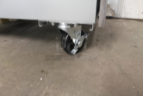 BRAND NEW SCRATCH AND DENT! Avantco FF100 Liquid Propane 70-100 lb. Stainless Steel Tube Floor Fryer on Commercial Casters- 150,000 BTU - Image 11 of 11