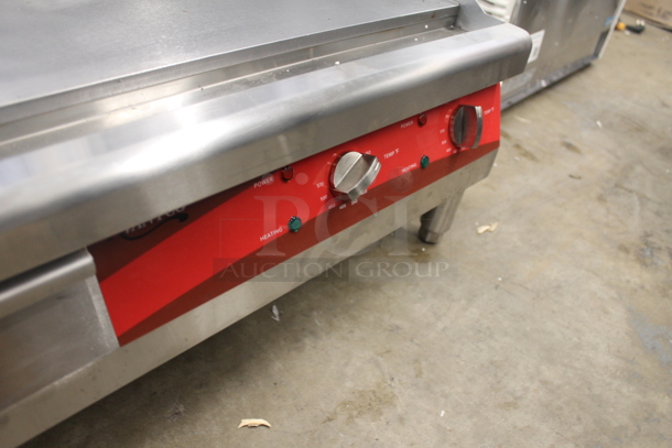 BRAND NEW SCRATCH AND DENT! Avantco 177EG24N Stainless Steel Commercial Countertop Electric Powered Flat Top Griddle. 208/240 Volts.  - Image 4 of 6