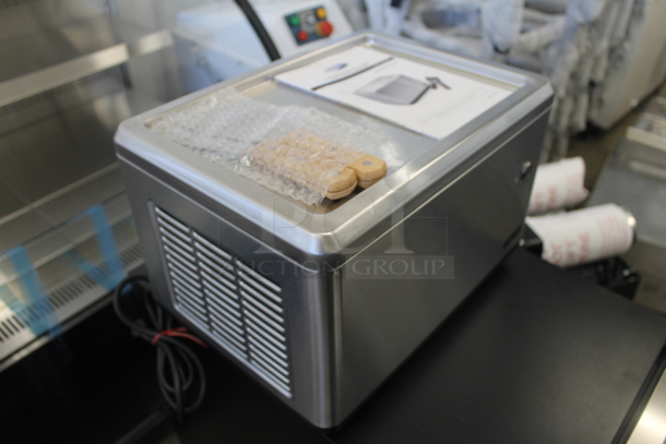 BRAND NEW SCRATCH AND DENT! Whynter ICR-300SS Stainless Steel Commercial Countertop Portable Instant Automatic Compressor Ice Cream Maker Frozen Pan Roller. 110-120 Volts, 1 Phase. Tested and Working! - Image 2 of 6