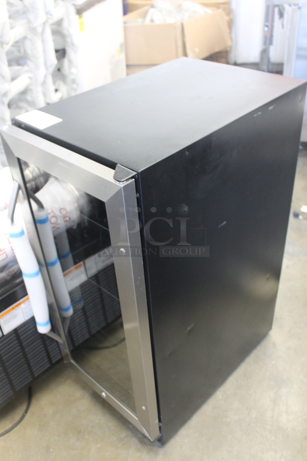 BRAND NEW SCRATCH AND DENT! Avanti BCA3115S3S Stainless Steel Commercial Beverage Center Cooler Merchandiser. 72 Can Capacity. 115 Volts, 1 Phase. Tested and Working! - Image 3 of 7
